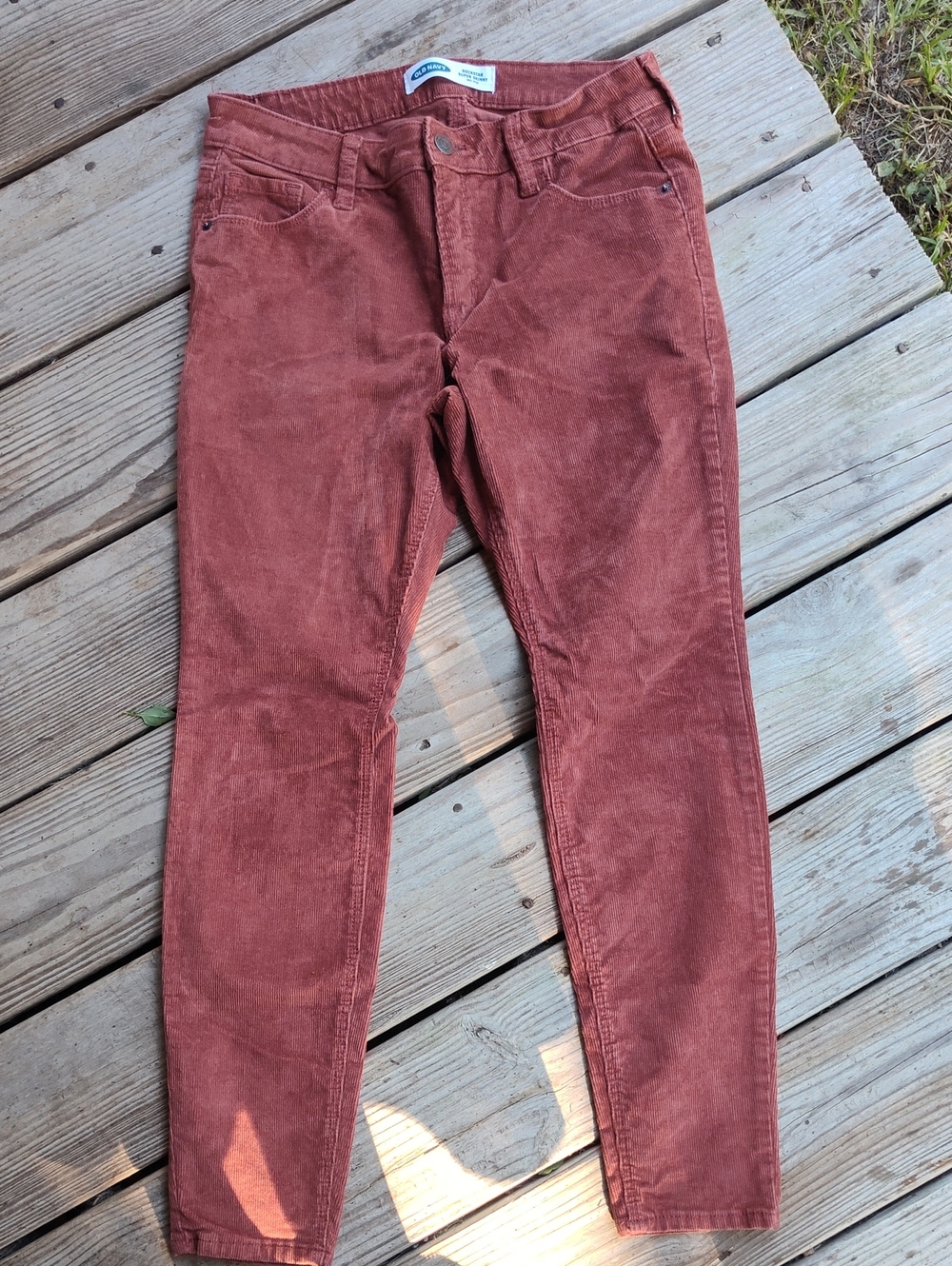 Old Navy Rockstar Super Skinny Corduroy Pants in Rusty Rose